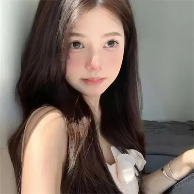 照片里的伴娘